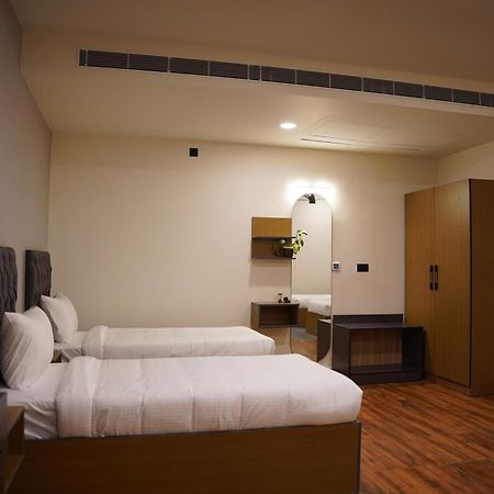 The Continental Inn & Suites ไมซอร์ ภายนอก รูปภาพ