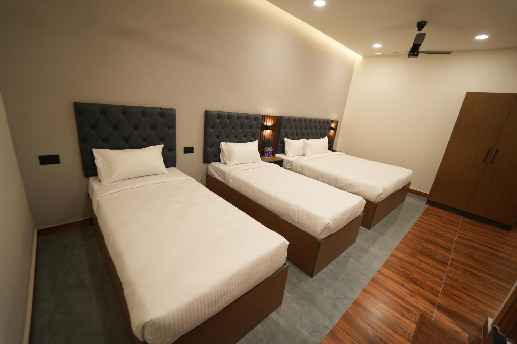 The Continental Inn & Suites ไมซอร์ ภายนอก รูปภาพ