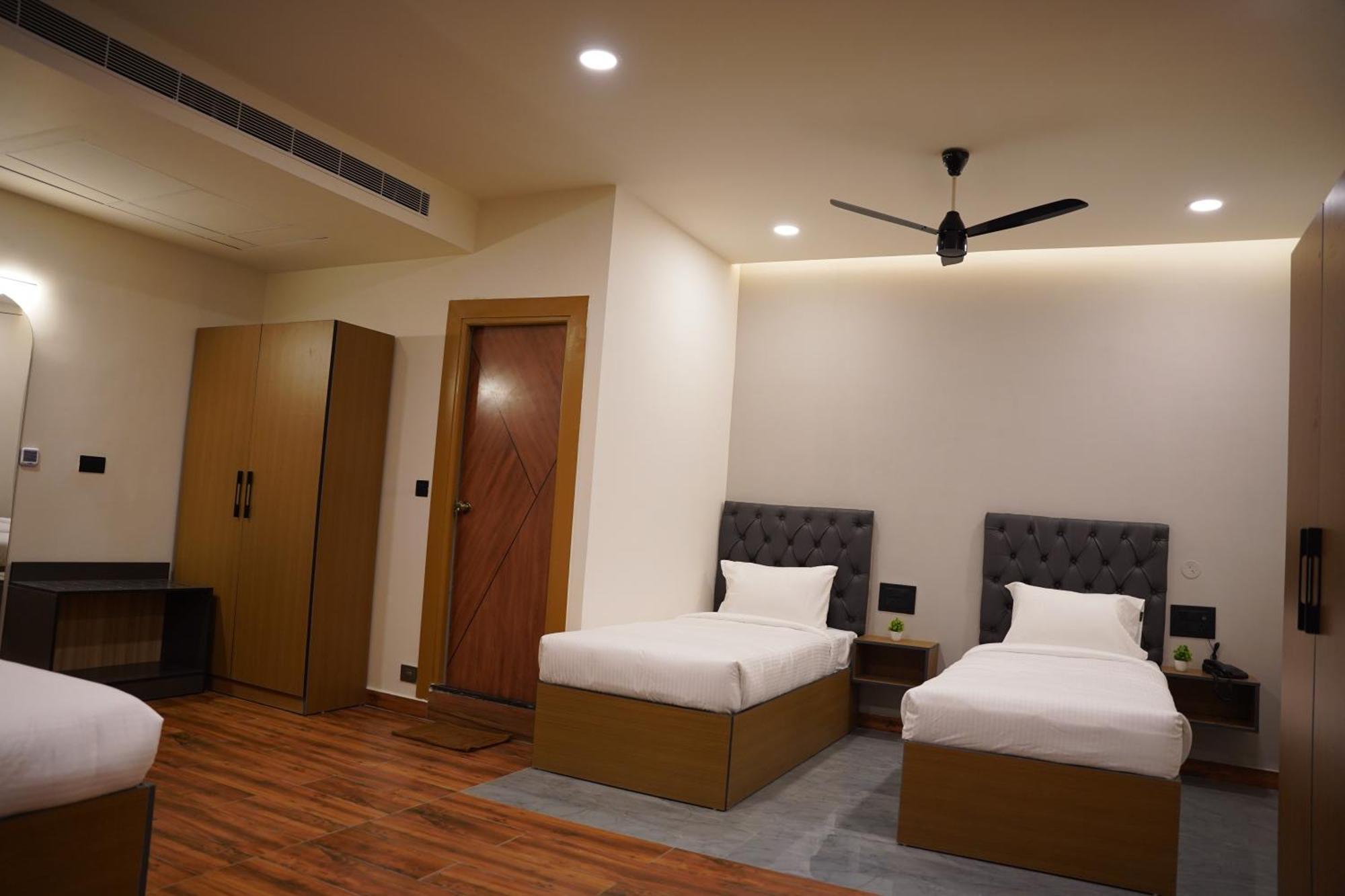 The Continental Inn & Suites ไมซอร์ ภายนอก รูปภาพ