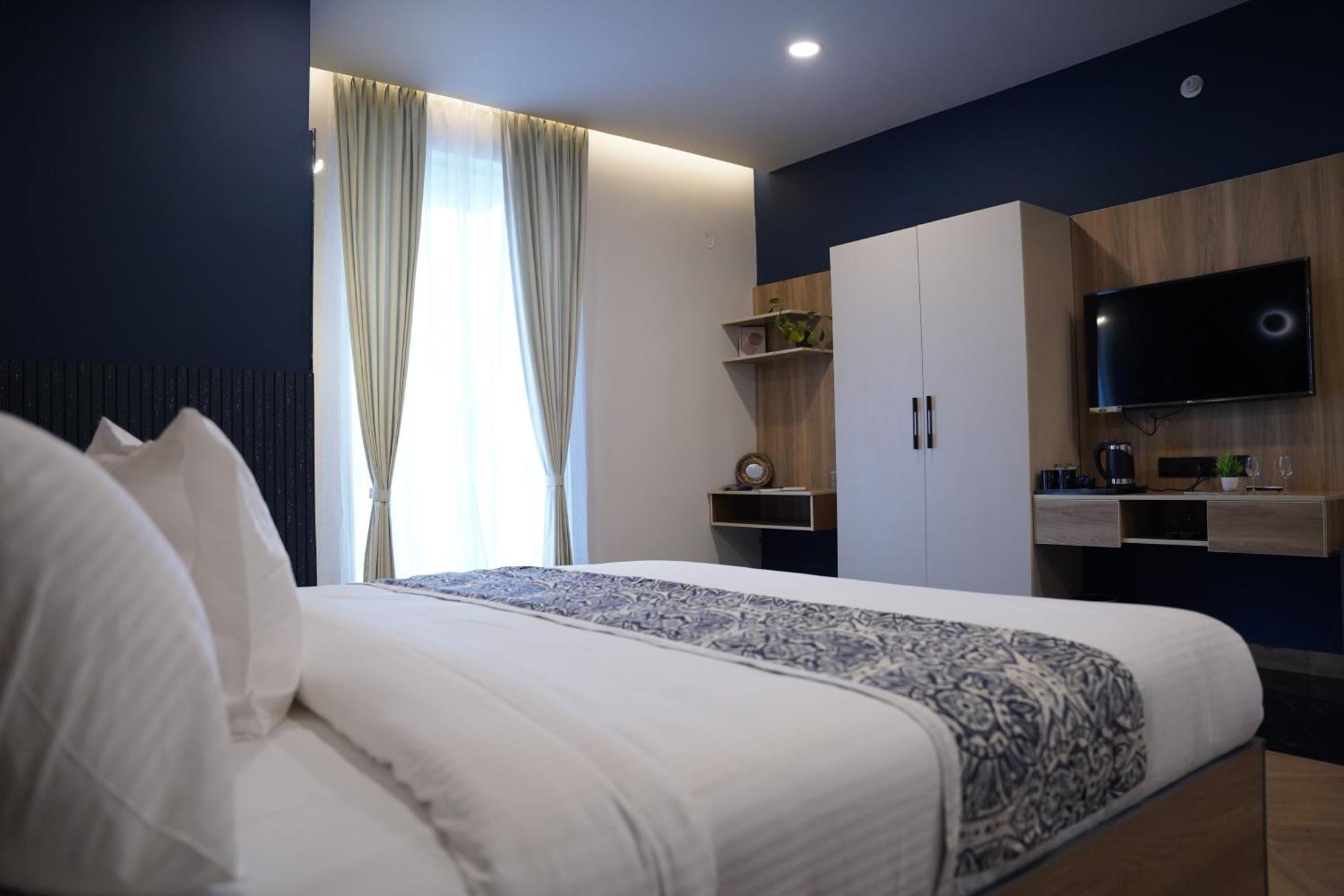 The Continental Inn & Suites ไมซอร์ ภายนอก รูปภาพ