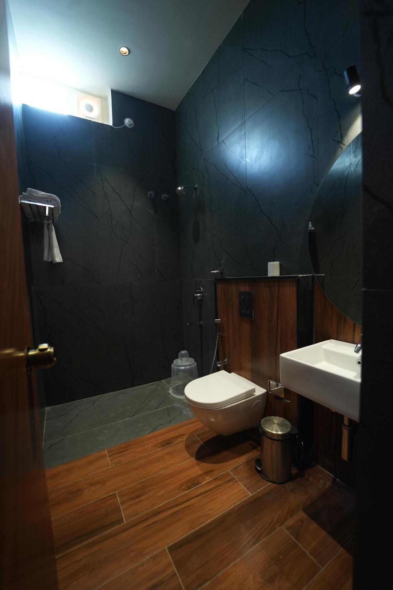 The Continental Inn & Suites ไมซอร์ ภายนอก รูปภาพ