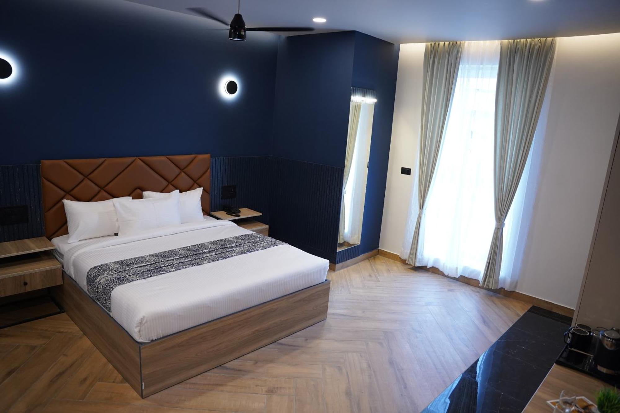 The Continental Inn & Suites ไมซอร์ ภายนอก รูปภาพ