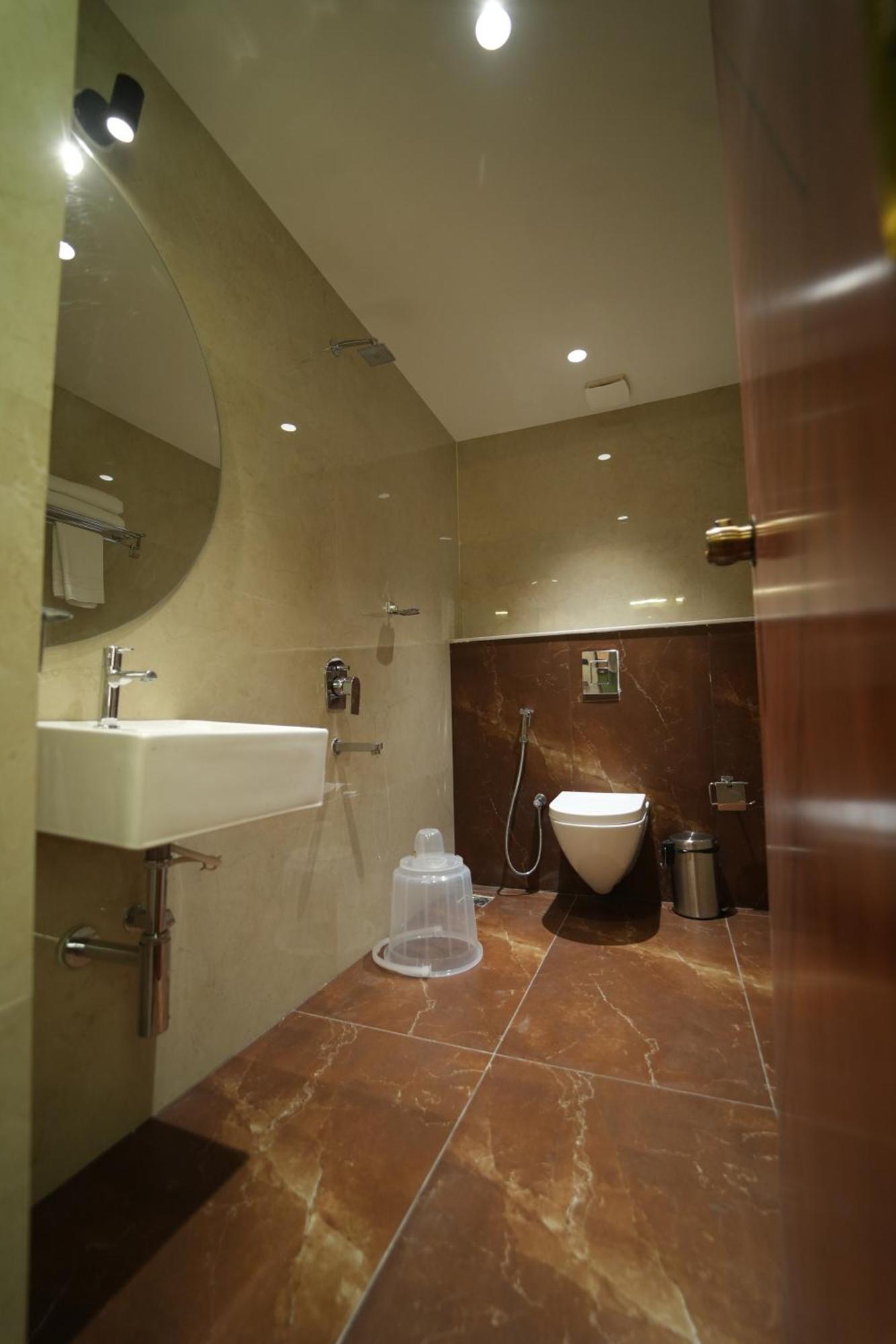 The Continental Inn & Suites ไมซอร์ ภายนอก รูปภาพ