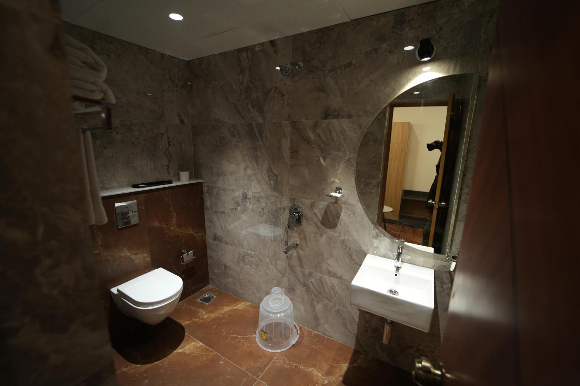 The Continental Inn & Suites ไมซอร์ ภายนอก รูปภาพ