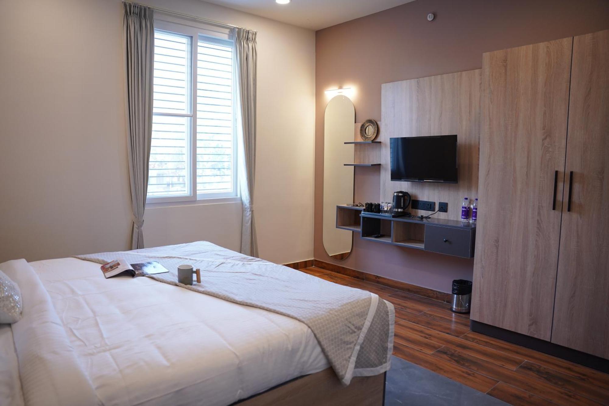 The Continental Inn & Suites ไมซอร์ ภายนอก รูปภาพ