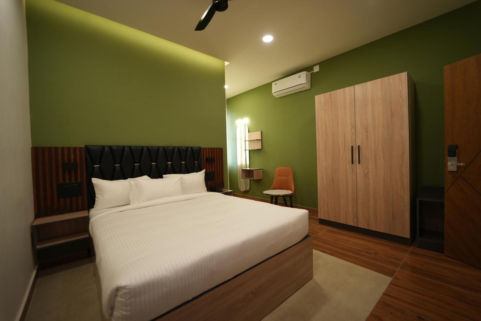 The Continental Inn & Suites ไมซอร์ ภายนอก รูปภาพ