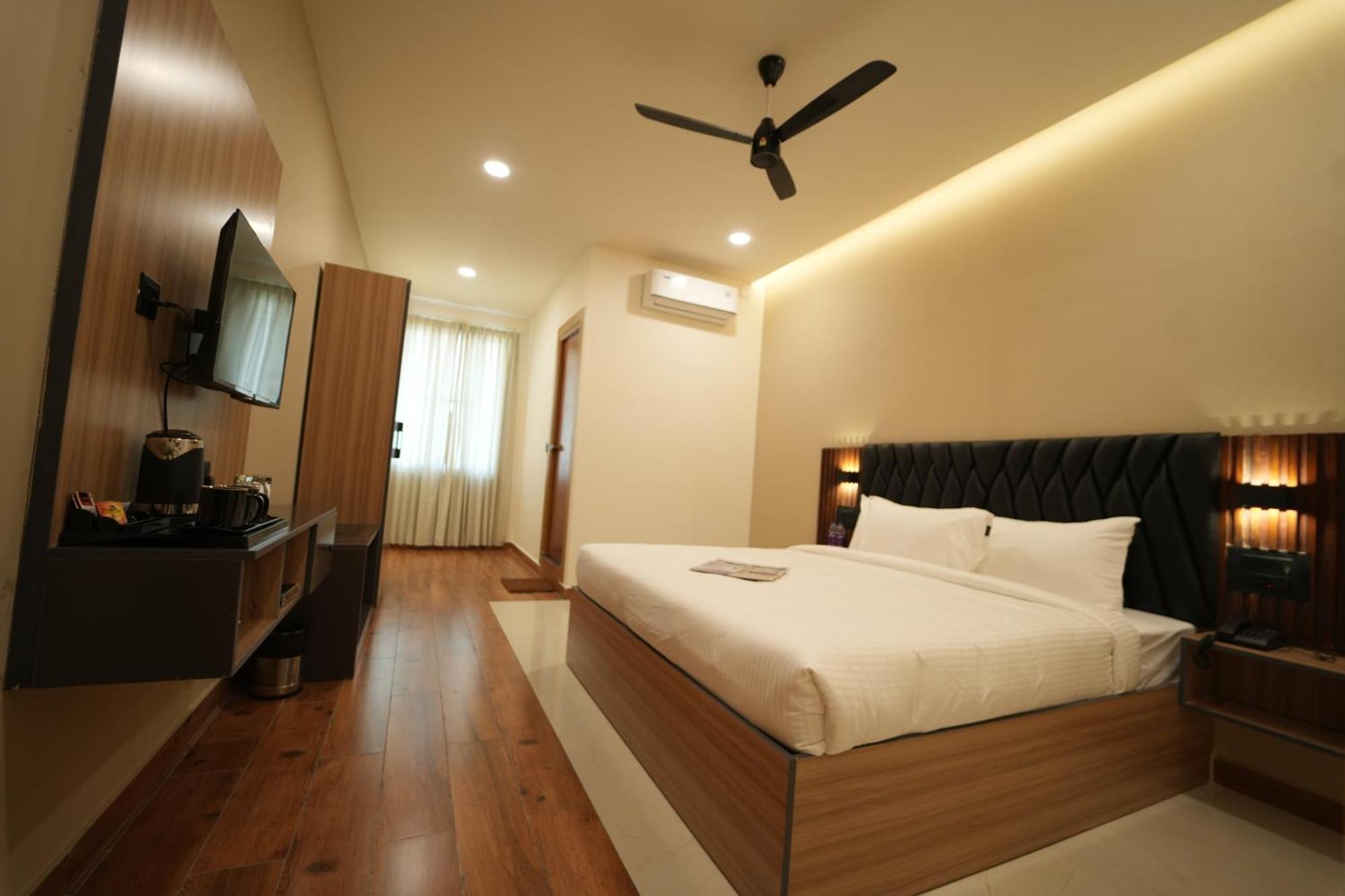 The Continental Inn & Suites ไมซอร์ ภายนอก รูปภาพ
